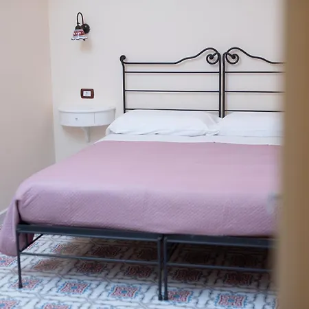 住宿加早餐酒店 Le Amalfitane 萨莱诺